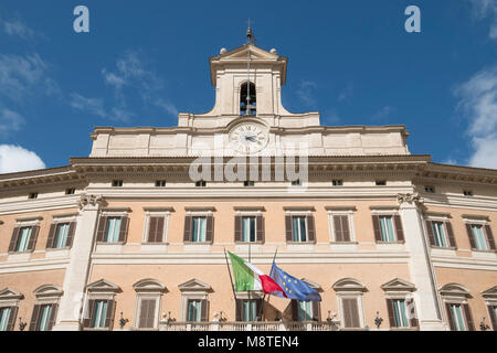 Palazzo Montecitorio in Rom - Sitz der repräsentativen Kammer des italienischen Parlaments. Stockfoto