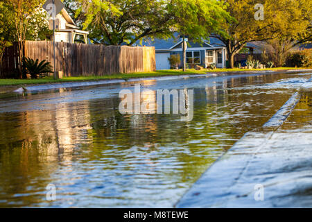 Überflutete Straße nach Unwetter Stockfoto