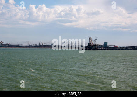 Eine Kohle Terminal vor der Küste von Vancouver, British Columbia, Kanada Stockfoto