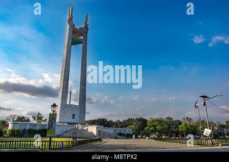 Feb 2,2018 Menschen zu Fuß rund um Quezon Erinnerungskreis, Quezon City, Metro Manila, Philippinen Stockfoto