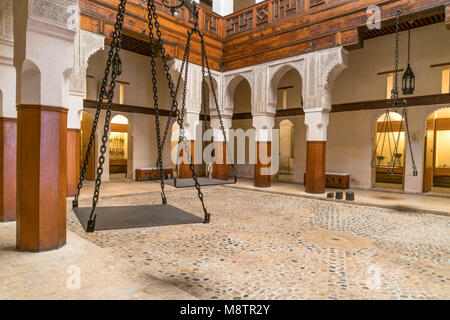 Innenraum der Karawanserei Fondouk el Nejjarine, Fes, Königreich Marokko, Afrika | Karawanserei Fondouk el-Nejjarine, Museum für Holz- Kunst und Craf Stockfoto