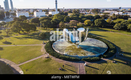 Floralis Generica Metall Blume von Eduardo Catalano, Plaza Naciones Unidas, Recoleta Buenos Aires, Argentinien Stockfoto