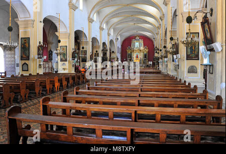 Innenraum der 200 Jahre alten Kathedrale in Vigan city, Ilocos Sur, Philippinen Stockfoto