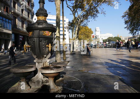 Barcelona Spanien ca. November 2016 die alten und historischen Brunnen auf der Rambla Stockfoto