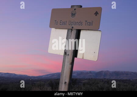 Rosa und Lila Sonnenuntergang auf dem Hochland Spur der Cowiche Canyon in Yakima, Washington im Pazifischen Nordwesten, USA Stockfoto