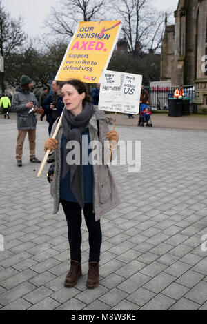 Dozenten EAST Mitglieder schlagen aus Protest gegen die Pläne ihrer Pensionen aus einer leistungsorientierten Regelung zu einer, wo ihre Renten würde sich ändern Stockfoto