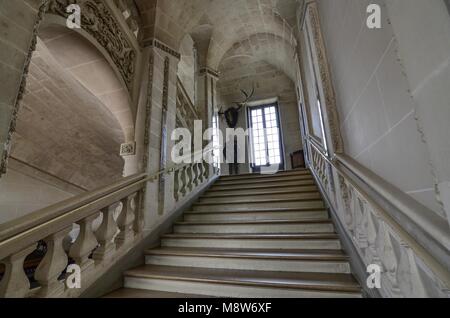 Cheverny, Loire Tal, Frankreich. 26. Juni 2017. Unter den Innenraum der Residenz, das Treppenhaus. Stockfoto