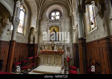 Cheverny, Loire Tal, Frankreich. 26. Juni 2017. Unter den Innenräumen der Residenz, das private Kapelle. Stockfoto