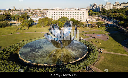 Angebot Generica Metall Blume, Plaza Naciones Unidas, Recoleta, Buenos Aires, Argentinien Stockfoto