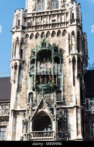 Rathaus-Glockenspiel am Marienplatz, München, Deutschland Stockfoto