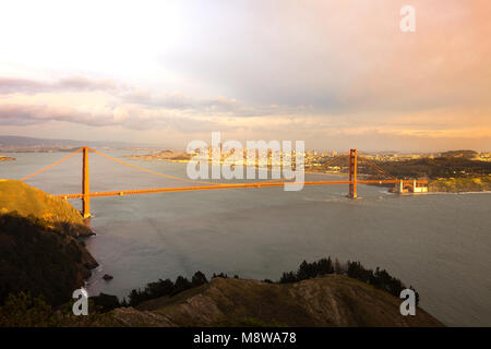 Die Golden Gate Bridge bei Sonnenuntergang, San Francisco, Kalifornien, USA Stockfoto