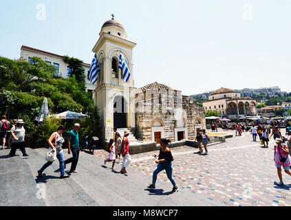 Tsisdarakis Moschee und die Kirche der Himmelfahrt der Jungfrau Maria - Panagia Pantanassa in Monastiraki, Zentral-Athen, Griechenland. Stockfoto