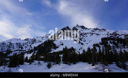 Arlbergpass zwischen Stuben und St. Anton im Winter Stockfoto