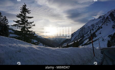 Arlbergpass zwischen Stuben und St. Anton im Winter Stockfoto