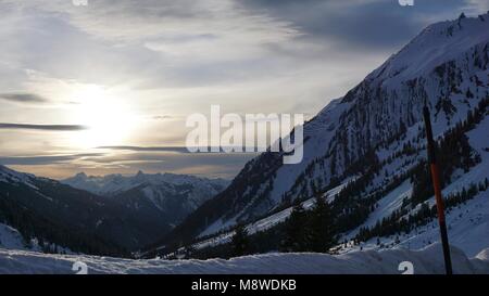 Arlbergpass zwischen Stuben und St. Anton im Winter Stockfoto