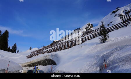 Arlbergpass zwischen Stuben und St. Anton im Winter Stockfoto