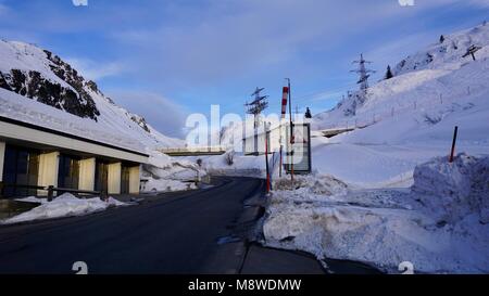 Arlbergpass zwischen Stuben und St. Anton im Winter Stockfoto