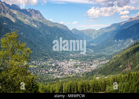 Luftaufnahme auf Chamonix Tal im Sommer, Mont Blanc Massiv, die Alpen, Frankreich Stockfoto