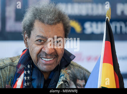 Hamburg, Deutschland. Hamburg, Deutschland. 20 Mär, 2018. 20 März 2018, Boxen, WBA Super Mittelgewicht, Pressekonferenz: Don King, US-Boxen Promoter. Quelle: Axel Heimken/dpa/Alamy leben Nachrichten Stockfoto