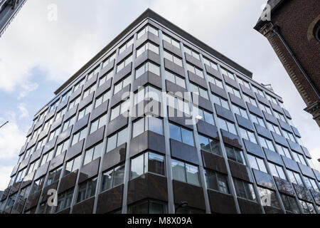 London, England, UK. 20 Mär, 2018. Die gesichtslosen Rückseite von Cambridge Analytica, die Firma in der Mitte der Facebook Daten verstoßen. Credit: Benjamin John/Alamy leben Nachrichten Stockfoto