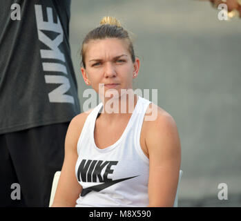 Key Biscayne, Florida, USA. 20 Mär, 2018. Simona Halep nimmt an der 9. jährlichen All-Star liebe Tennis Event profitieren ACEing Autismus im Ritz Carlton Key-Biscayne. Simona Halep ist eine rumänische Tennisspieler. Sie ist die aktuelle Nummer 1 der Welt auf der WTA-Tour am 20. März in Key Biscayne, Florida 2018. Personen: Simona Halep Credit: Hoo Me.Com/Media Punch/Alamy leben Nachrichten Stockfoto