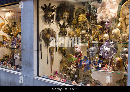 Venezianische Masken shop Fenster anzuzeigen, Venedig, Italien. Stockfoto