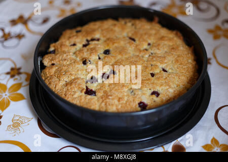 Berry pie in der auflaufform schließen Stockfoto