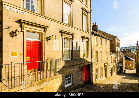 Georgianische Stadthäuser am St Mary's Gate an den Hängen des Castle Hill Lancaster England Stockfoto