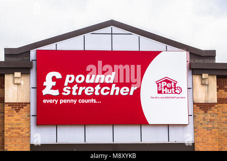 Poundstretcher shop in Leeds. Pound Stretcher store Exterieur und Zeichen Stockfoto