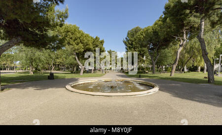 Garten Park mit Springbrunnen in Vieste, Apulien, Italien Stockfoto