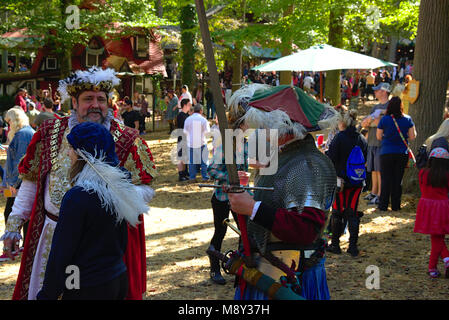 Leute in Kostümen im Renaissance Festival Stockfoto