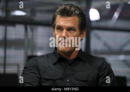 Erscheinungsdatum: Juni 29, 2018 Title: Sicario: Tag der Soldado Studio: Columbia Pictures Regie: Stefano Sollima PLOT: Der Krieg gegen Drogen an der US-mexikanischen Grenze hat als die Kartelle eskaliert Menschenhandel Terroristen über die US-Grenze begonnen haben. Der Krieg kämpfen, federal agent Matt Graver re-Teams mit der mercurial Alejandro. STARRING: Josh Brolin als Matt Stichel. (Bild: © Columbia Pictures/Entertainment Bilder) Stockfoto