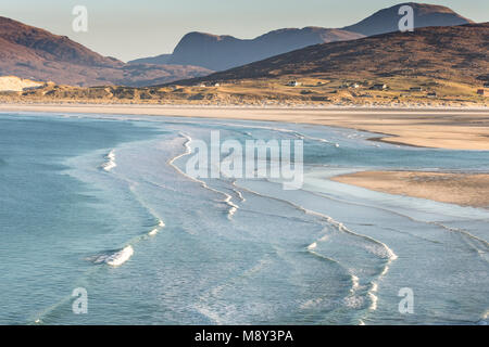 Küste bei Seilebost auf der Isle of Harris auf den Äußeren Hebriden. Stockfoto