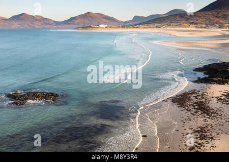 Küste bei Seilebost auf der Isle of Harris auf den Äußeren Hebriden. Stockfoto