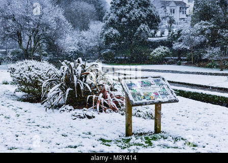 Schnee in Trenance Gärten in Newquay Cornwall. Stockfoto