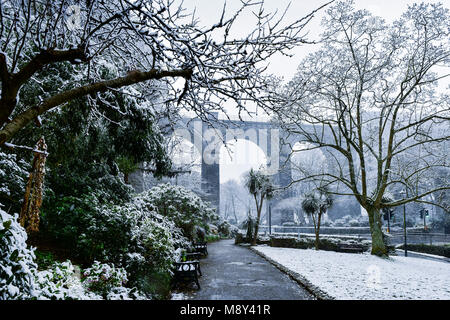 Schnee in Trenance Gärten in Newquay Cornwall. Stockfoto