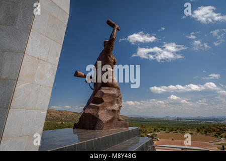 Die Statue des Unbekannten Soldaten an der Held Morgen in der Nähe der namibischen Hauptstadt Windhoek Stockfoto