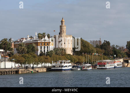 Ufer des Flusses Guadalquivir in Sevilla Stockfoto