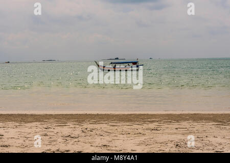 Der Strand von Cenang auf der Insel Langkawi ist neben der Stadt des gleichen Namens und ist sehr beschäftigt, da es in der Nähe des Port. Malaysia Stockfoto