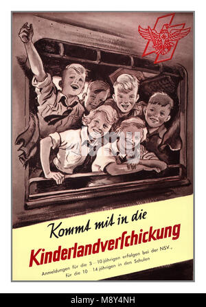 DEUTSCHE KINDER WW2 Kinder Transport Jahrgang WW2 Nazi-Deutschland ‘ Kinderlandverschickung’ Propaganda Poster von 1942-1943. Alliierte Bombardierungen deutscher Städte hatten sich auf das Niveau erhöht, dass Kinder in Städten zur Sicherheit auf das Land geschickt wurden. Kinder Transport der deutsche Begriff Kinderlandverschickung bedeutet „Kinder aufs Land schicken“. Das Nazi-Plakat fordert Eltern auf, ihre Kinder im Alter von 3-14 Jahren für das Programm anzumelden, was nicht obligatorisch war. Stockfoto