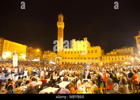 Piazza del Campo nach dem Palio, Siena, Toskana, Italien, Europa Stockfoto