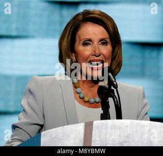 Philadelphia, Pennsylvania, USA, 28. Juli 2016 Kongreßabgeordneten Nancy Pelosi das Haus Minoritätführer Adressen der Democratic National Nominating Convention in der Wells Fargo Arena Quelle: Mark Reinstein/MediaPunch Stockfoto