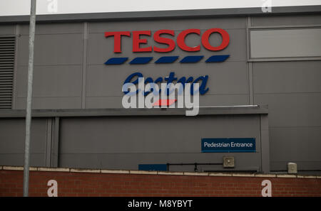 Tesco extra anmelden. Stourbridge. West Midlands Stockfoto