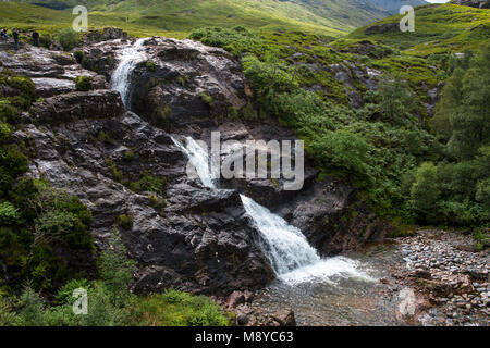 Treffen der drei Gewässer Wasserfall von der A82 Road in der Nähe von Glencoe, Hochland, Schottland, Großbritannien Stockfoto