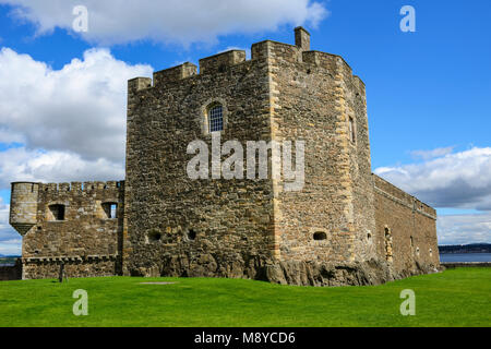 Blackness Castle in der Nähe der schottischen Dorf der Schwärze an den Ufern des Firth von weiter in West Lothian, Schottland, Großbritannien Stockfoto