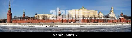 Winter Panorama der Kreml in Moskau. Die Februar Stadtbild der russischen Hauptstadt. Stockfoto