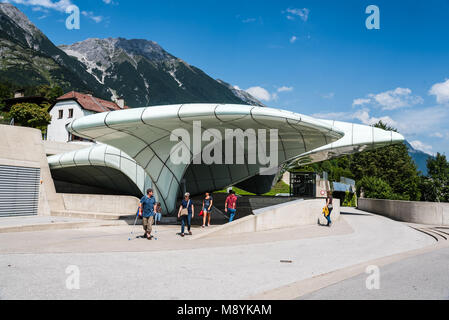 Innsbruck, Österreich - August 9, 2017: Seilbahnstation von Zaha Hadid Architects entworfen. Hungerburgbahn ist ein hybrid Standseilbahn Hun anschließen Stockfoto