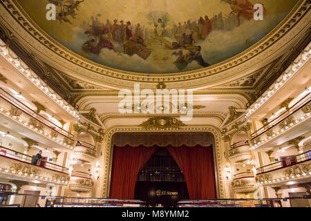 BUENOS AIRES, ARGENTINIEN - 19. JANUAR 2018: Detail von El Ateneo Grand Splendid Buchhandlung in Buenos Aires, Argentinien. Es ist eines der schönsten Bücher Stockfoto