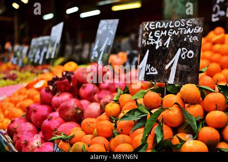 Obst und Gemüse auf dem Naschmarkt in Wien, Österreich Stockfoto