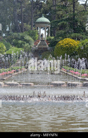 Brunnen in den Gärten der Villa Ephrussi de Rothschild, St. Jean-Cap Ferrat, Frankreich Stockfoto